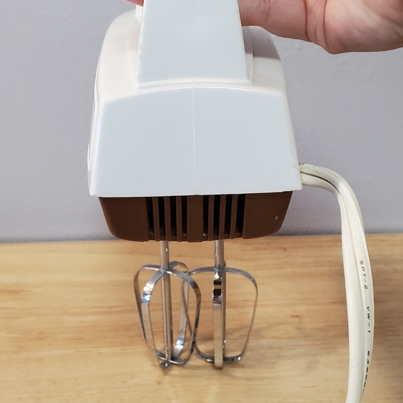 Vintage Robeson Country Kitchen Cooking Hand Mixer - Picture 6 of 10